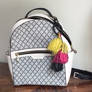💥Henri Bendel Small backpack handbag